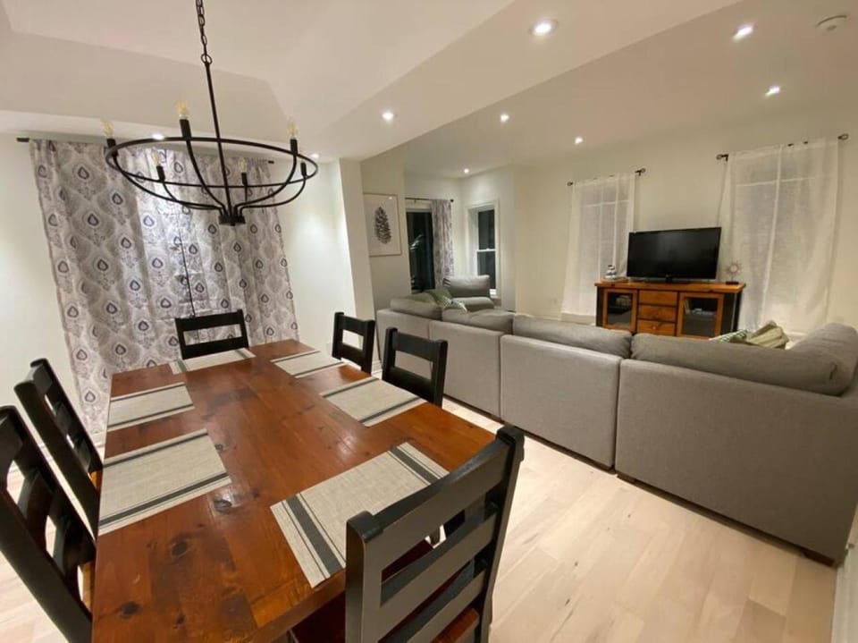 Downtown Picton 3 bedroom House in New York