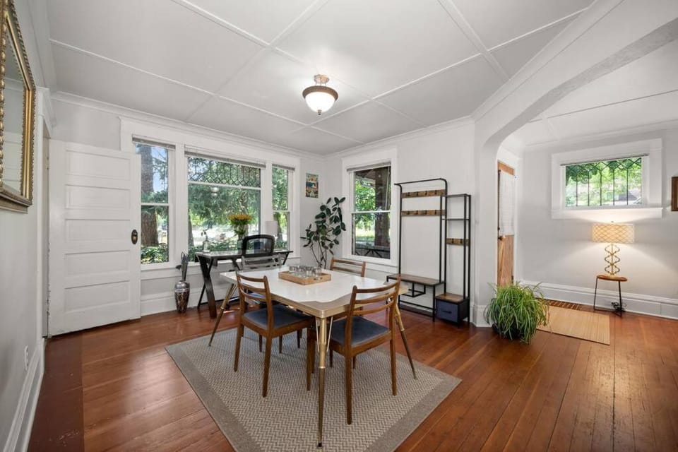 2BR 1BA Small Town Feel Pets Allowed House in Spokane