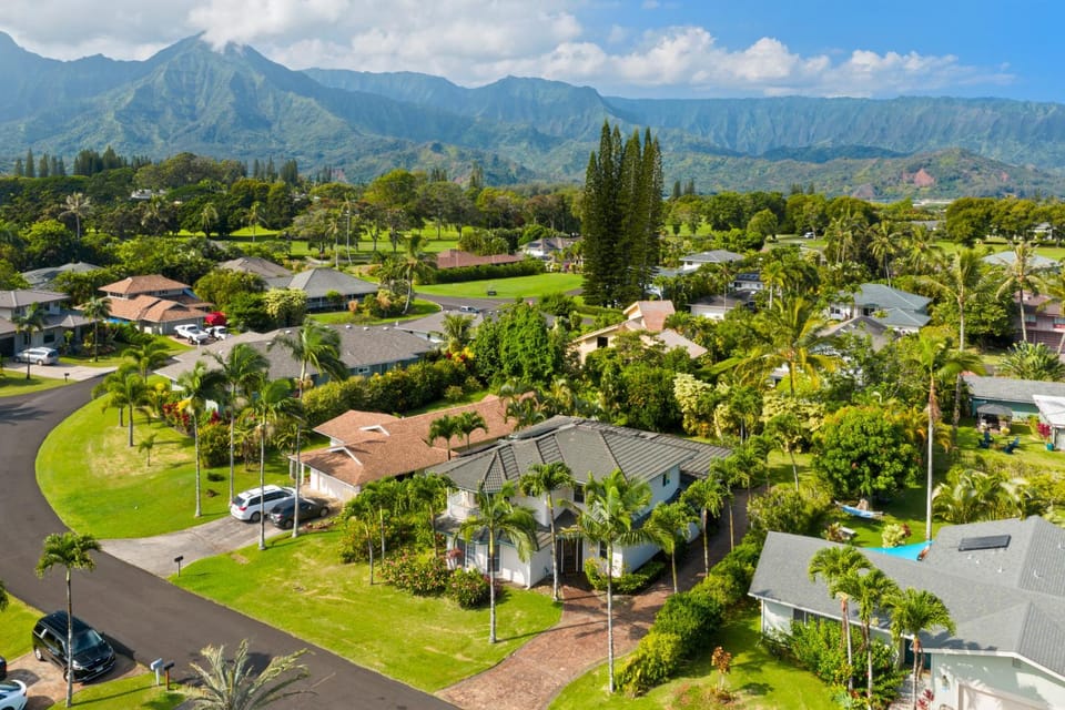 Nearby landmark, Neighbourhood, Natural landscape, Bird's eye view, Mountain view, Location