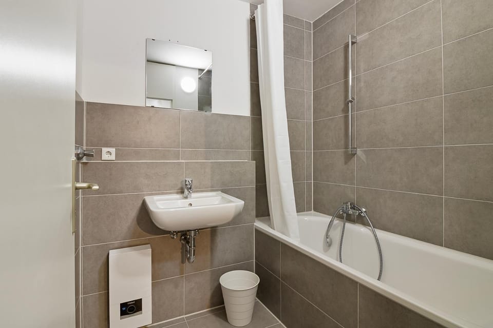 Shower, Toilet