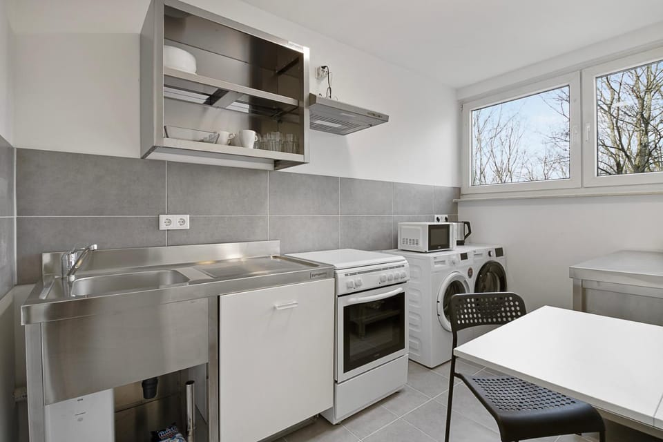 Kitchen or kitchenette, Dining area, dishwasher, minibar, pet friendly, stove