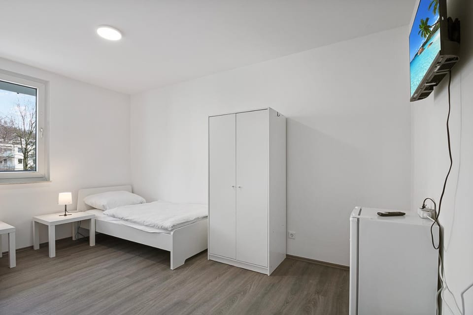 Bed, TV and multimedia, Photo of the whole room, Bedroom, wardrobe