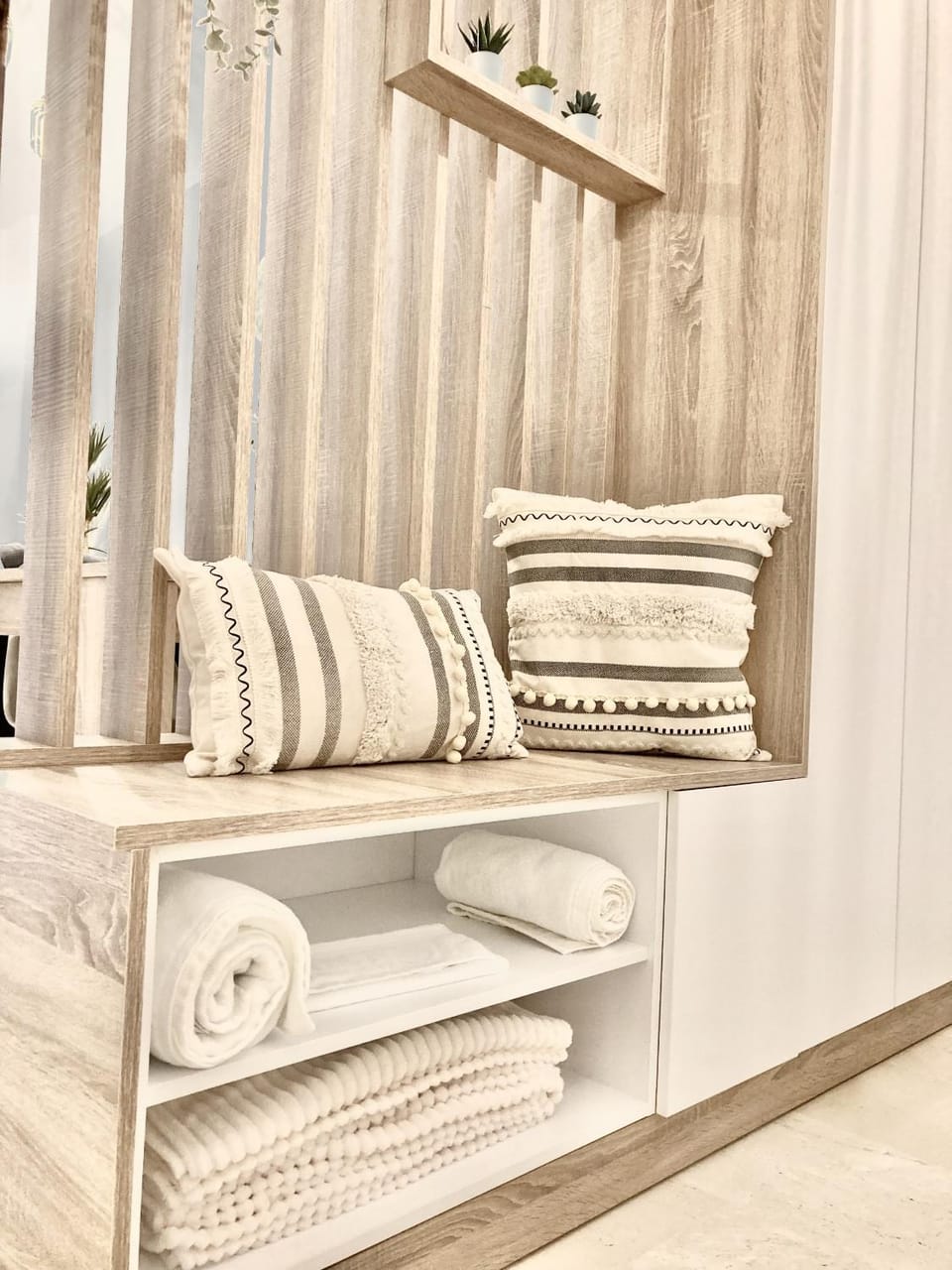 Bedroom, towels