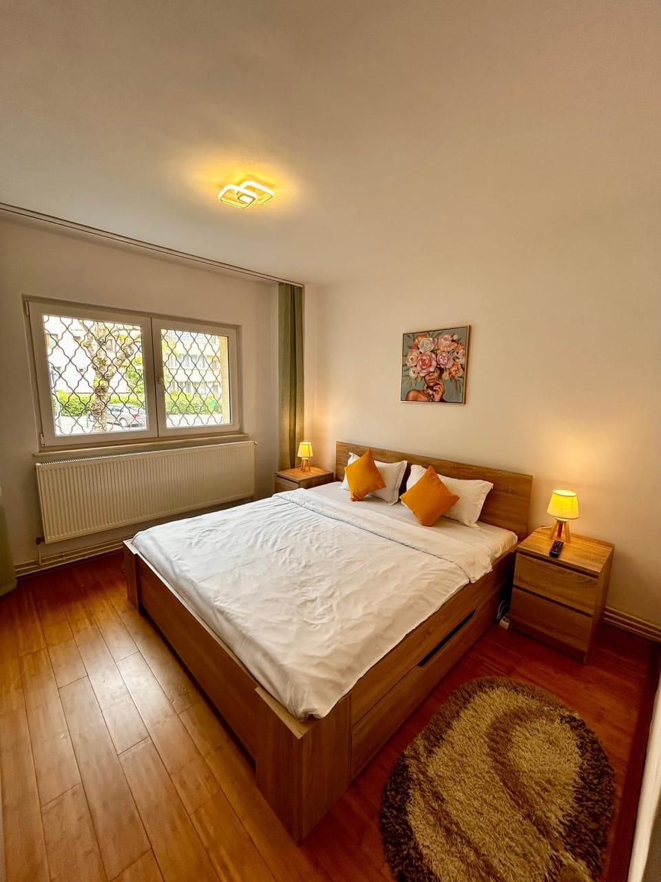 Bed, Living room, Photo of the whole room, Seating area, Bedroom
