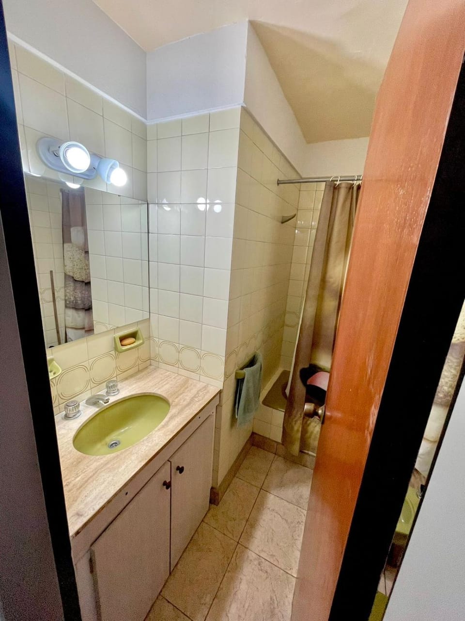 Shower, Toilet, Bathroom, Bath, towels