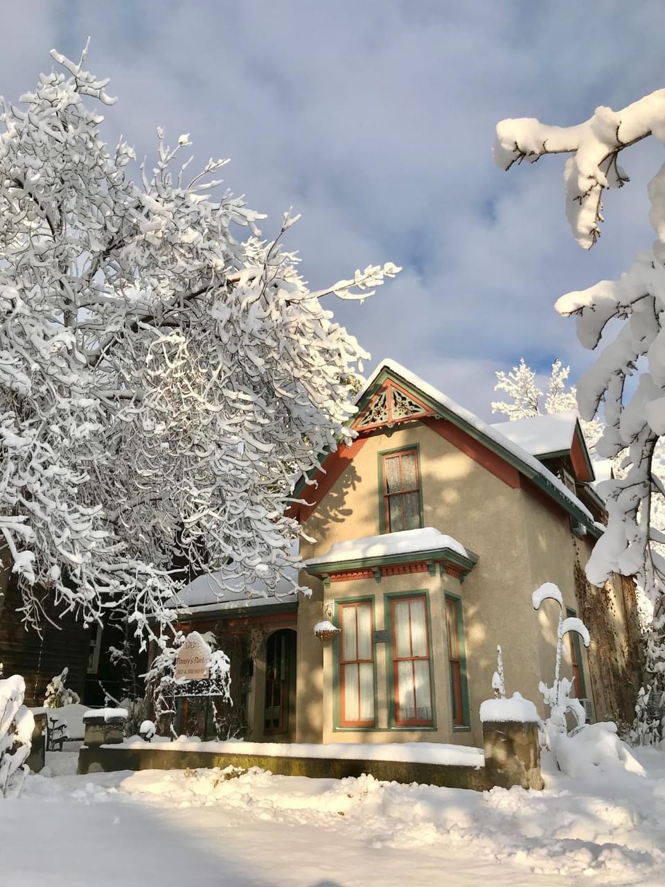 Facade/entrance, Winter