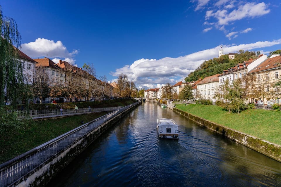 Nearby landmark, Natural landscape, Activities, City view, River view