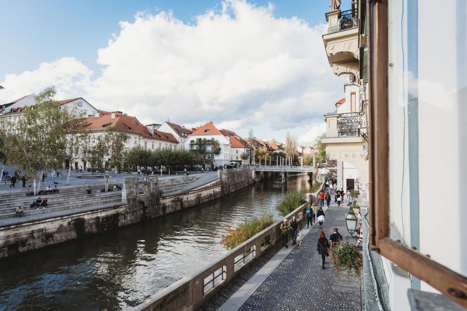 Day, People, Neighbourhood, River view, Street view, group of guests