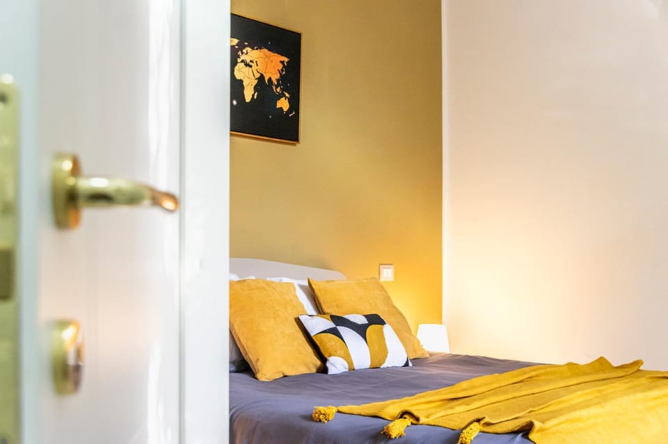 Bed, Photo of the whole room, Bedroom