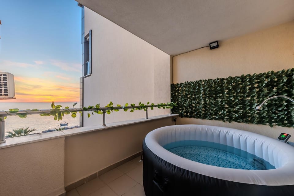 Amazing Paradise Sensation 2 Bedroom Luxury Apartment with a Jacuzzi Apartment in Europe