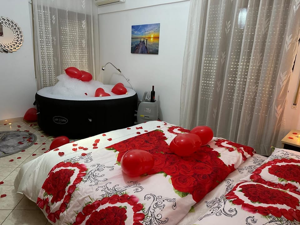 Amazing Paradise Sensation 2 Bedroom Luxury Apartment with a Jacuzzi Apartment in Europe