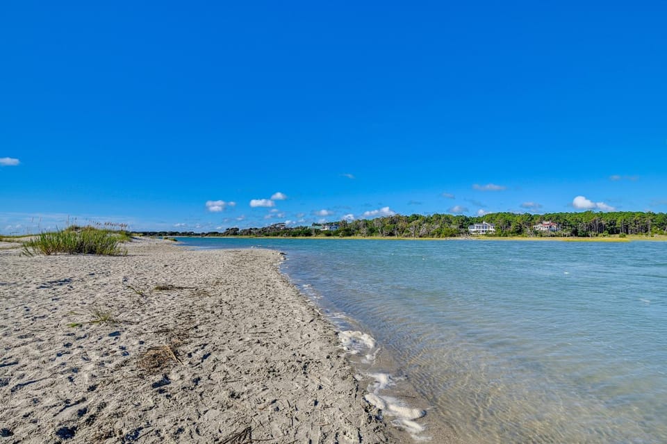Pawleys Island Retreat - Golf Cart Included! House in Pawleys Island