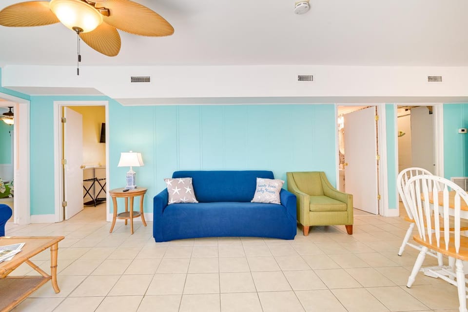 Pawleys Island Retreat - Golf Cart Included! House in Pawleys Island