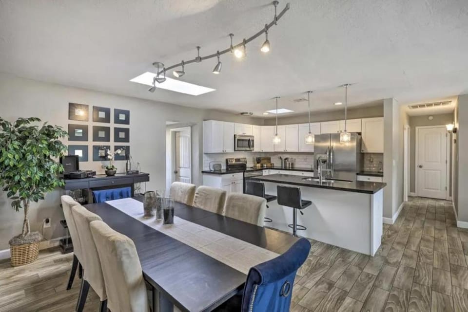 Tempe Oasis with private pool and Spa Villa in Tempe