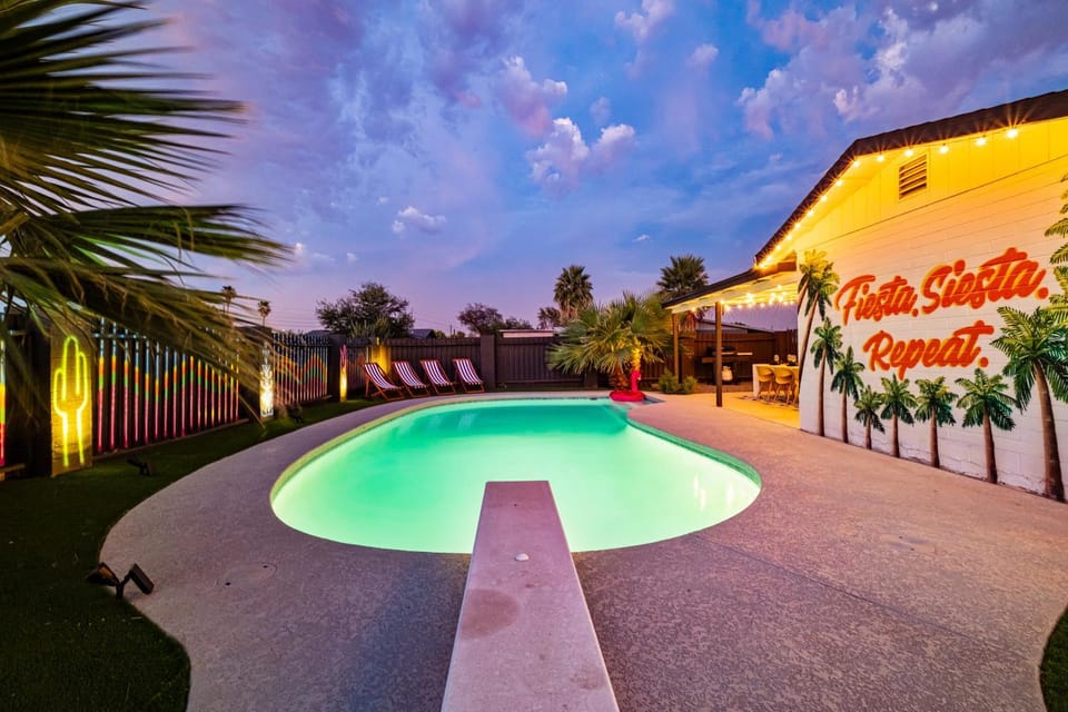 Night, Evening entertainment, Pool view, Swimming pool, sunbed