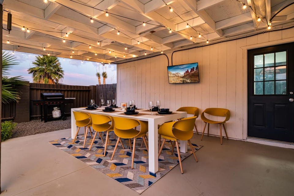 Patio, BBQ facilities, TV and multimedia, Dining area, Breakfast, American breakfast