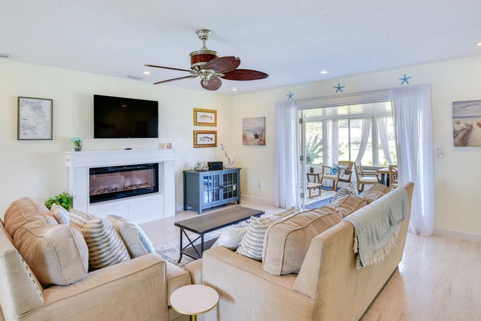 Edgewater Vacation Home w/ Game Room & Pool Access House in Edgewater