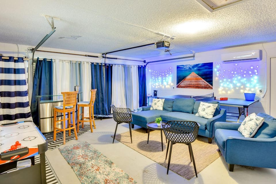 Edgewater Vacation Home w/ Game Room & Pool Access House in Edgewater