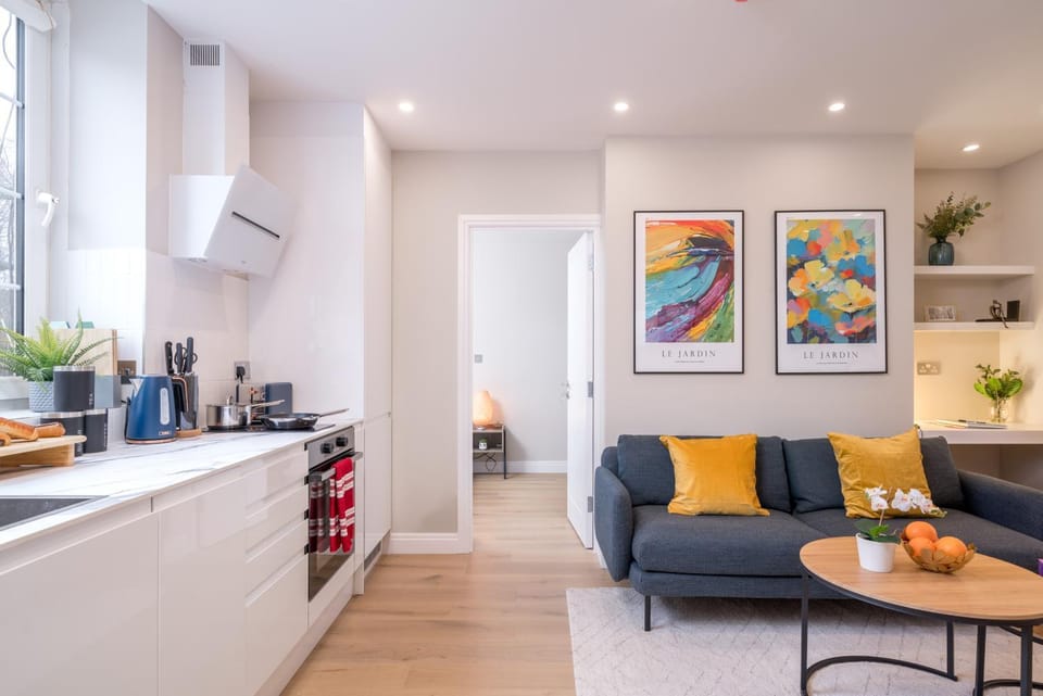 Kitchen or kitchenette, Living room, Seating area, Dining area