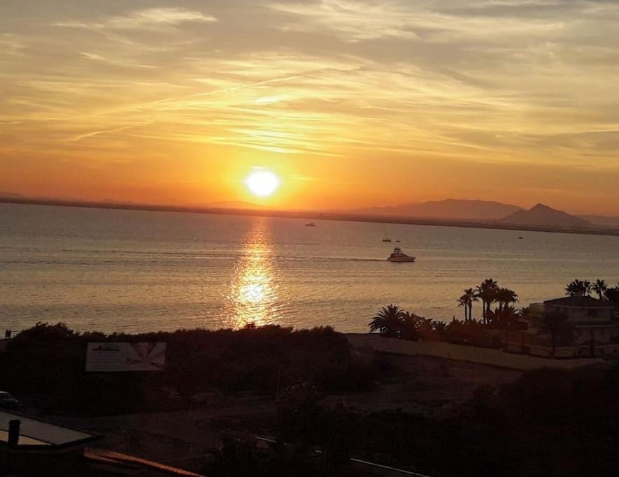 Apto. ideal con vistas al Mar Menor (tiene cuna) Apartment in Region of Murcia