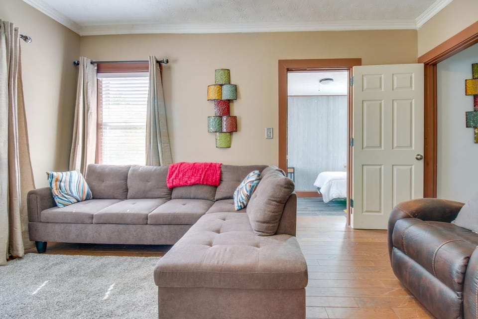 Sunny and Spacious Dayton Condo about 1 Mi to Downtown! Apartment in Dayton