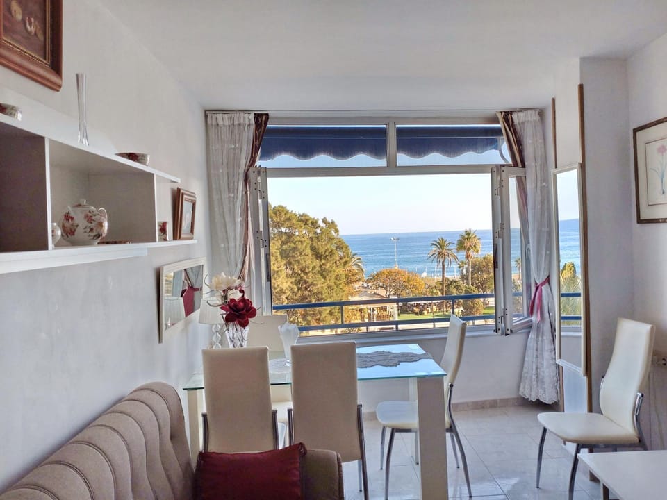 Living room, Dining area, Sea view