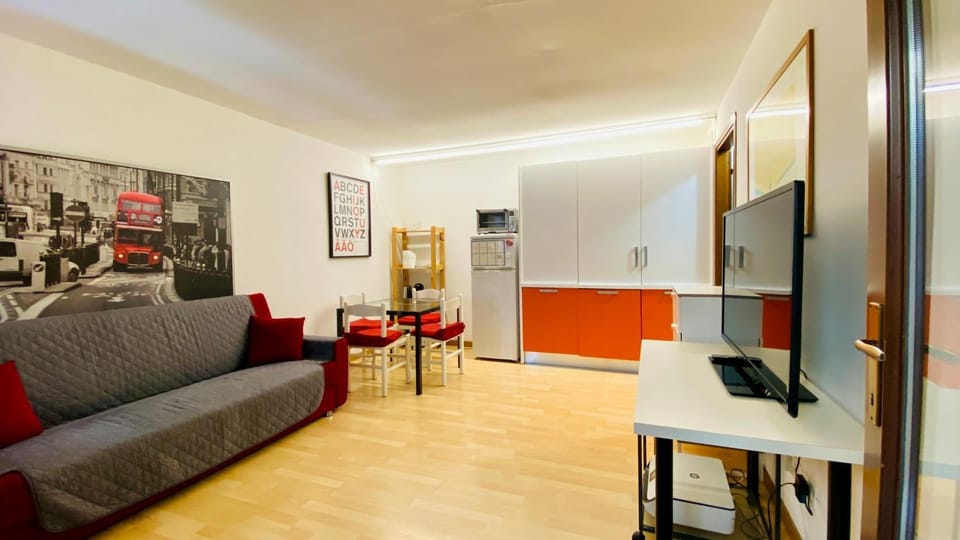 Living room, Seating area, hair dresser