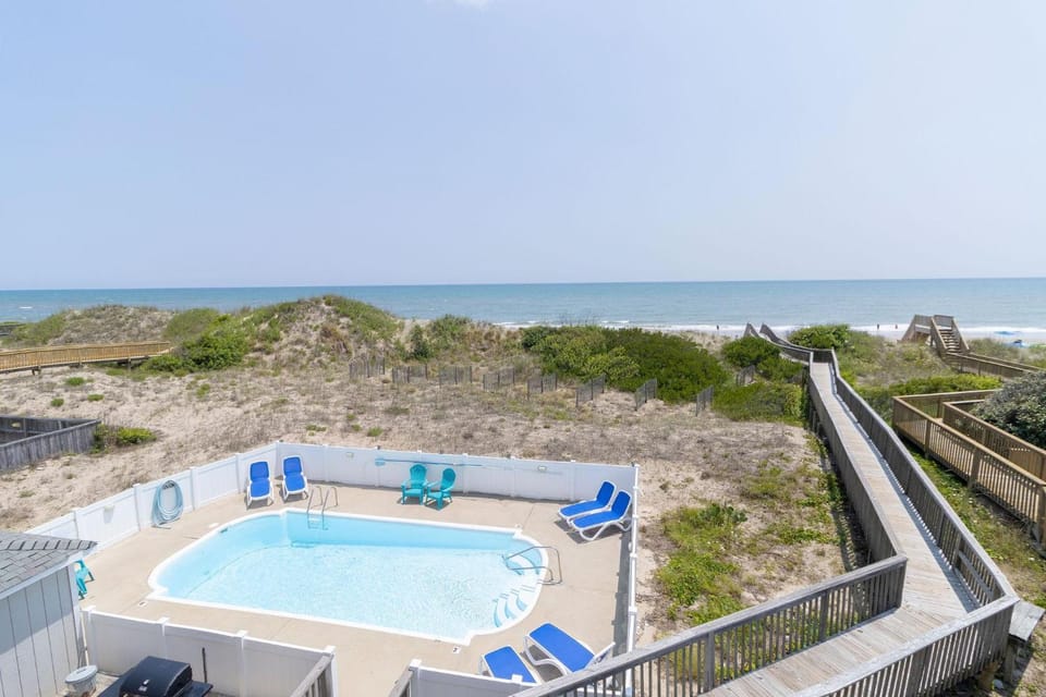 Paws and Claws House in Corolla