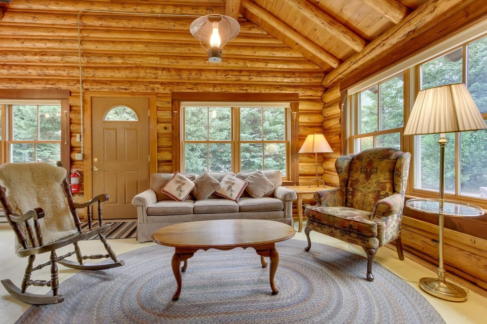 Creekside Silver Gate Getaway with Fireplace! House in Cooke City-Silver Gate