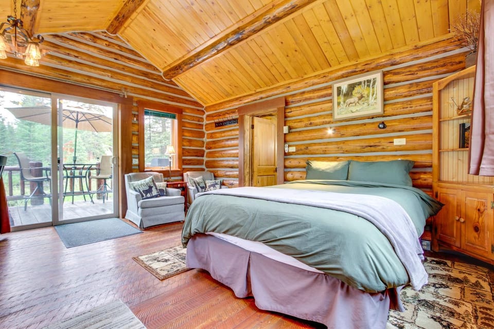 Montana Mountain Getaway - 1 Mi to Yellowstone! Apartment in Cooke City-Silver Gate