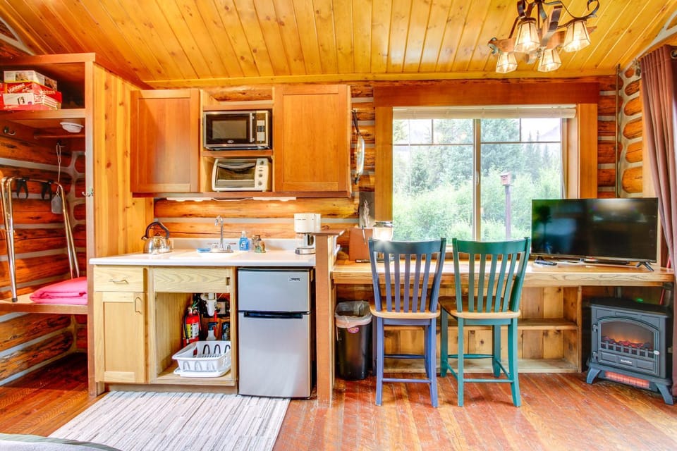 Montana Mountain Getaway - 1 Mi to Yellowstone! Apartment in Cooke City-Silver Gate