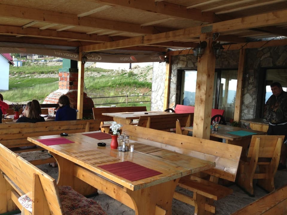 Restaurant/places to eat, Balcony/Terrace