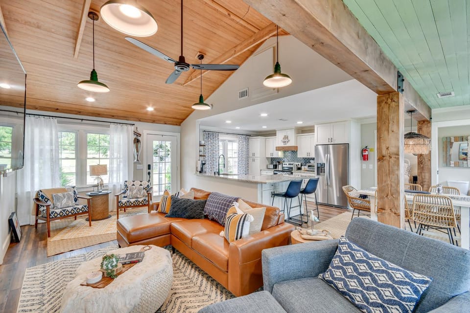 Lake Martin Retreat w/ Private Dock & Boat Launch House in Lake Martin