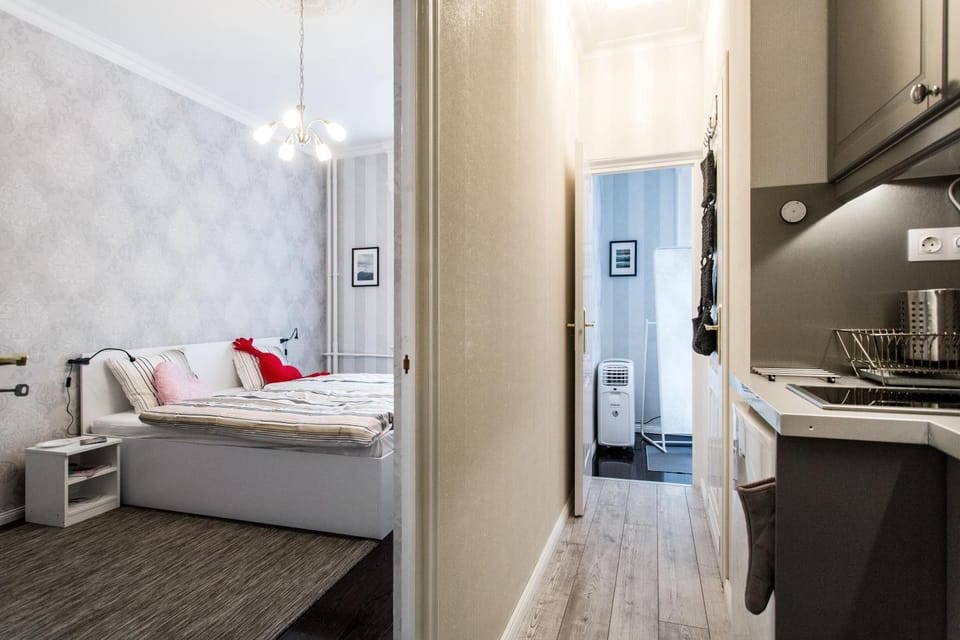 Bed, Kitchen or kitchenette, Bedroom