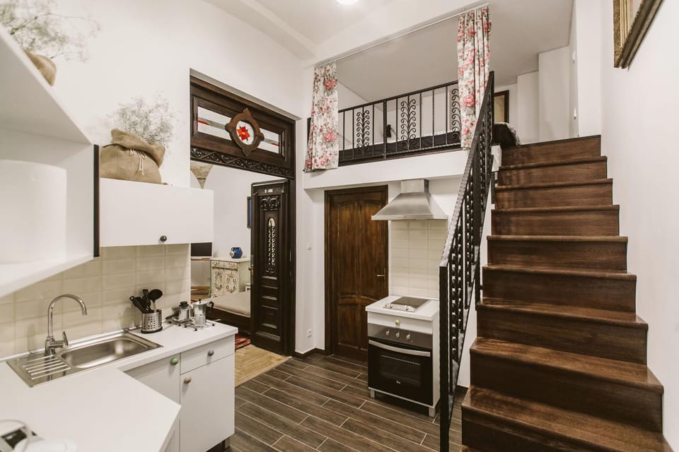 Kitchen or kitchenette, Bedroom