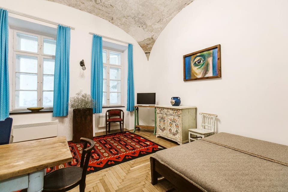 Bed, TV and multimedia, Living room, Dining area