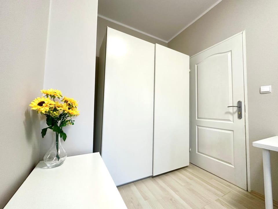 Photo of the whole room, wardrobe