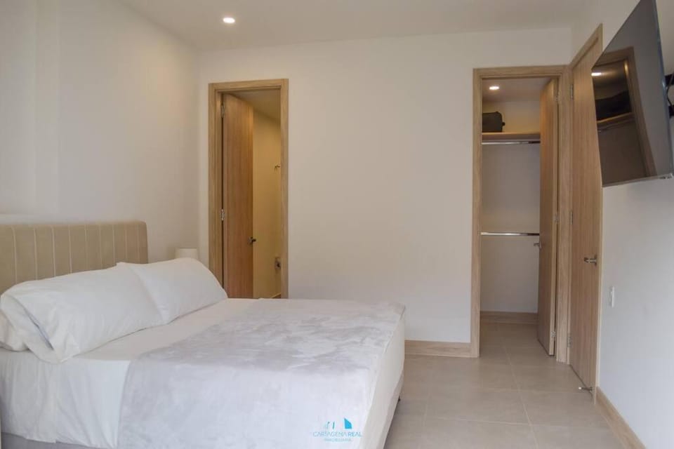 Bed, TV and multimedia, Photo of the whole room, Bedroom, wardrobe
