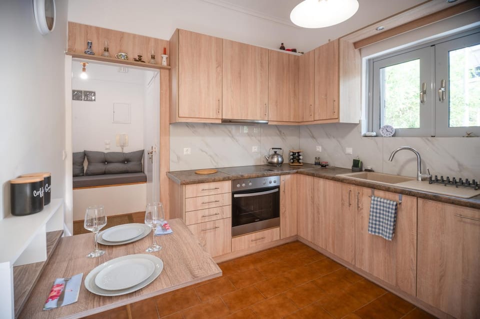 Kitchen or kitchenette, Dining area, pet friendly, stove
