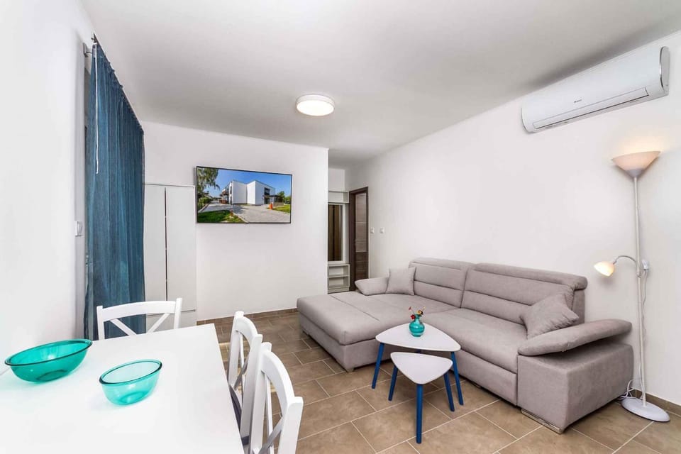 Living room, Seating area, air conditioner