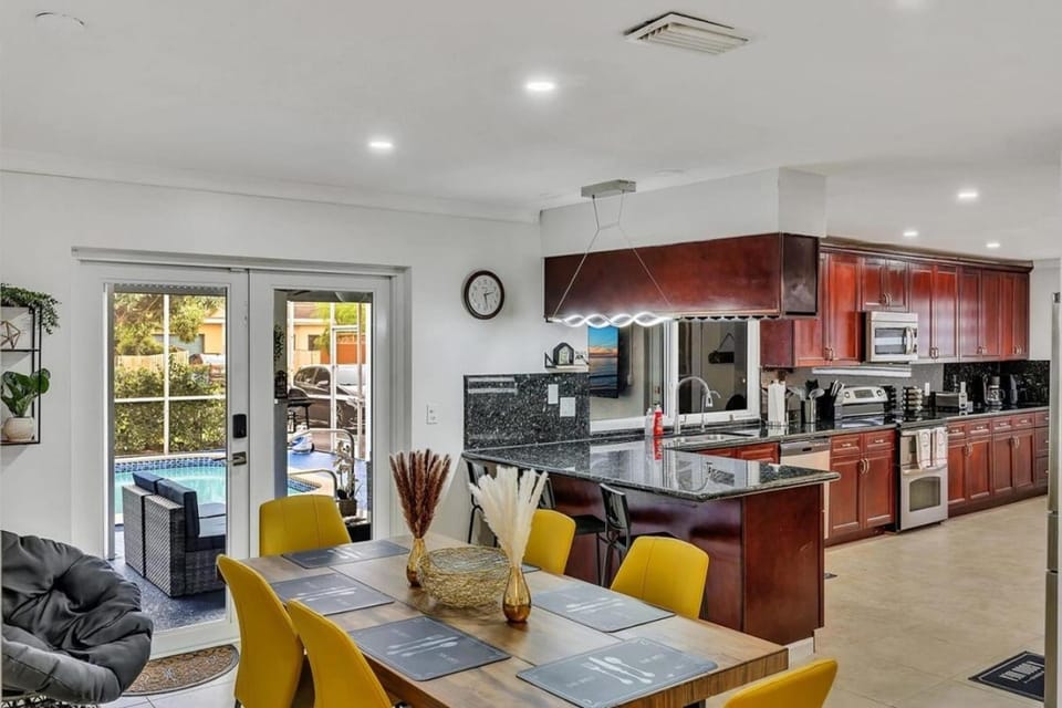 Vacation Villa W Heated Pool Beach & Casino House in Hollywood