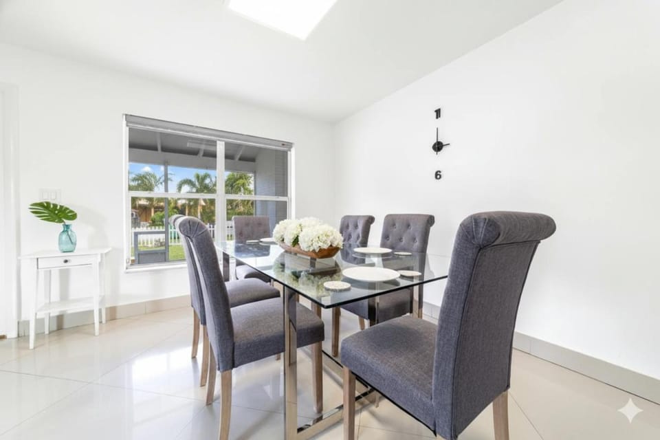Private Heated Pool Villa in FTL Near Beach House in Dania Beach