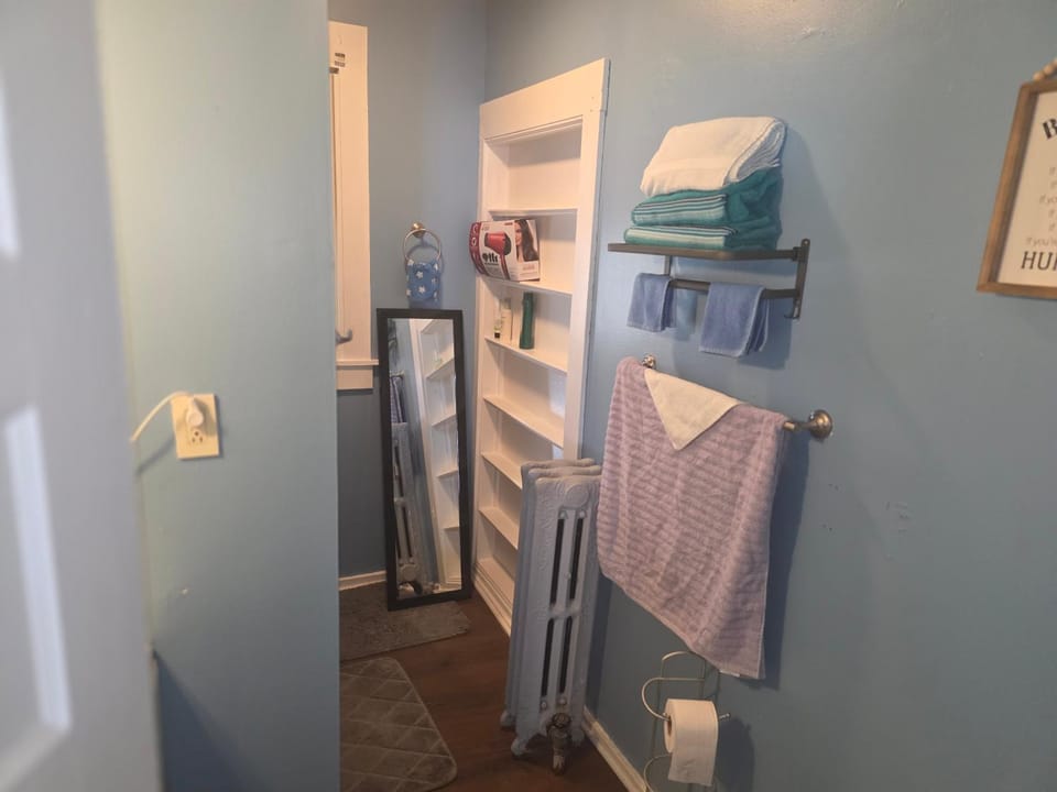 downtown and secluded Apartment in Manchester
