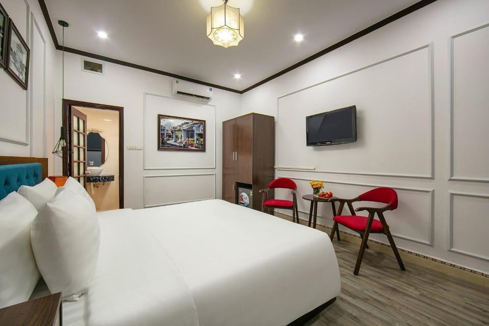 Bed, TV and multimedia, Photo of the whole room, Bedroom, hair dresser