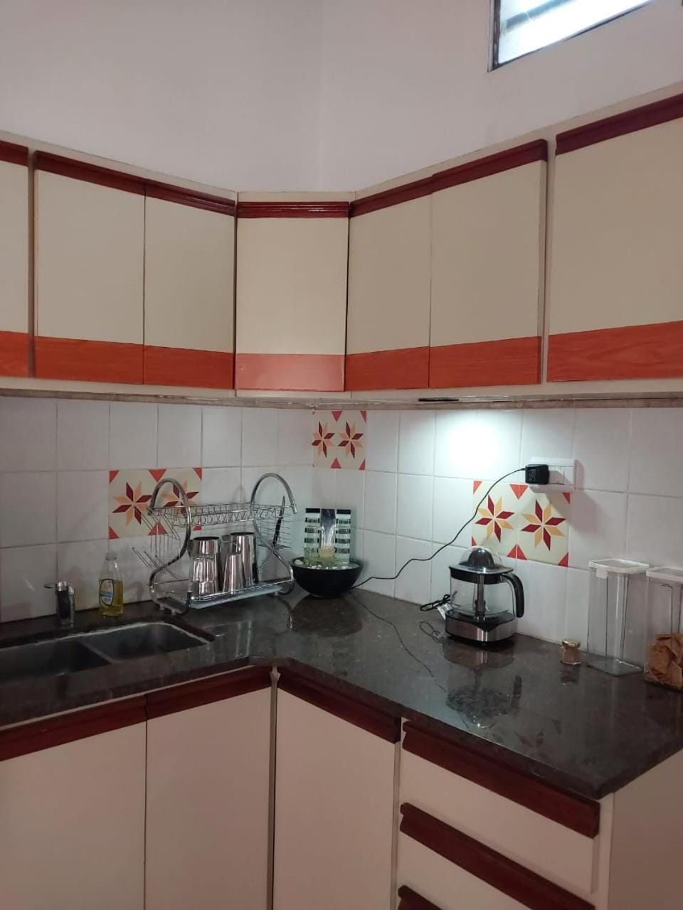 Restaurant/places to eat, Coffee/tea facilities, Kitchen or kitchenette, minibar, pet friendly, toaster