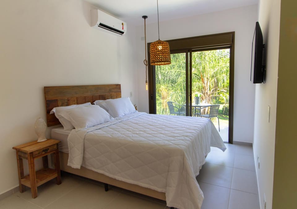 Bed, TV and multimedia, Photo of the whole room, Bedroom, air conditioner