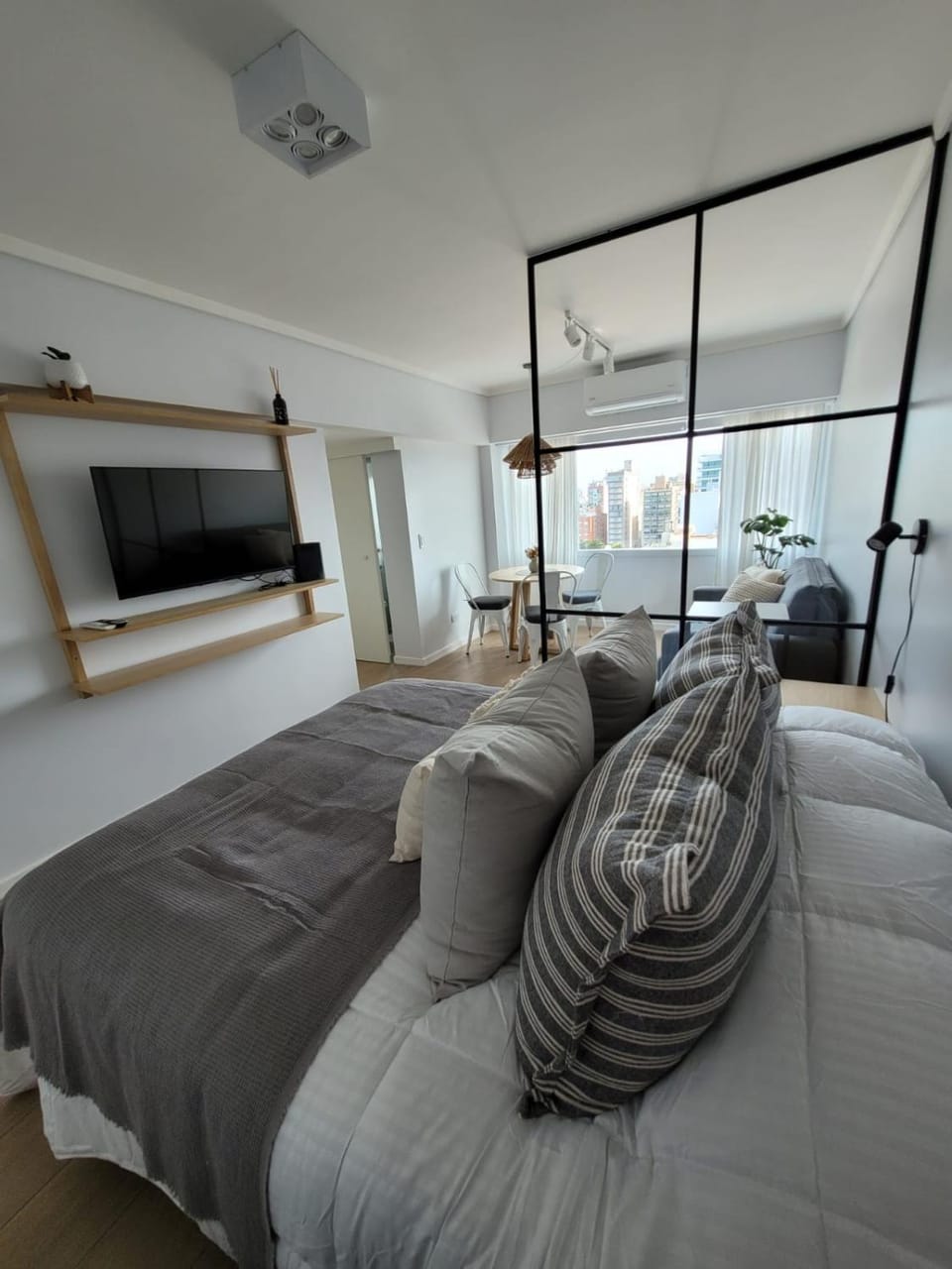 Photo of the whole room, Bedroom