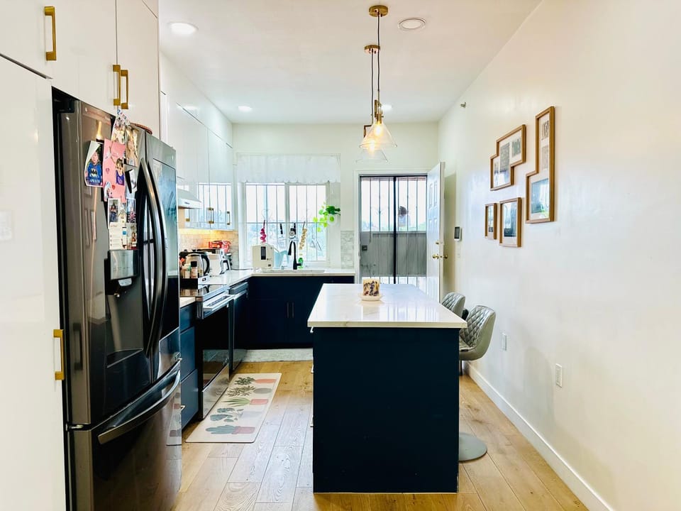 3BR 2BA near Renfrew Station - Free Parking - Pets Free Vacation rental in Vancouver