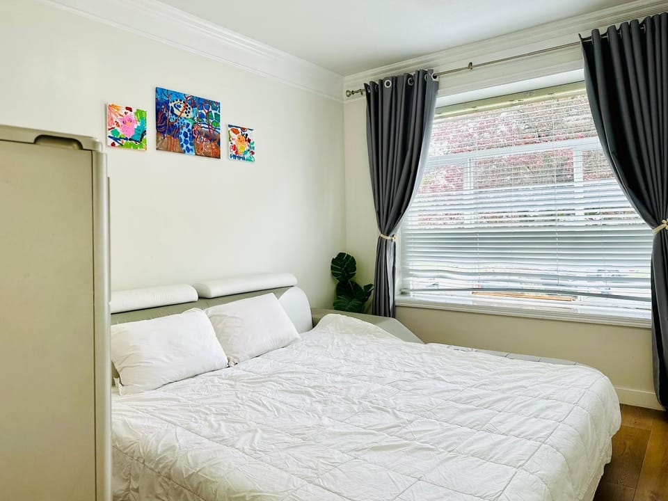 3BR 2BA near Renfrew Station - Free Parking - Pets Free Vacation rental in Vancouver