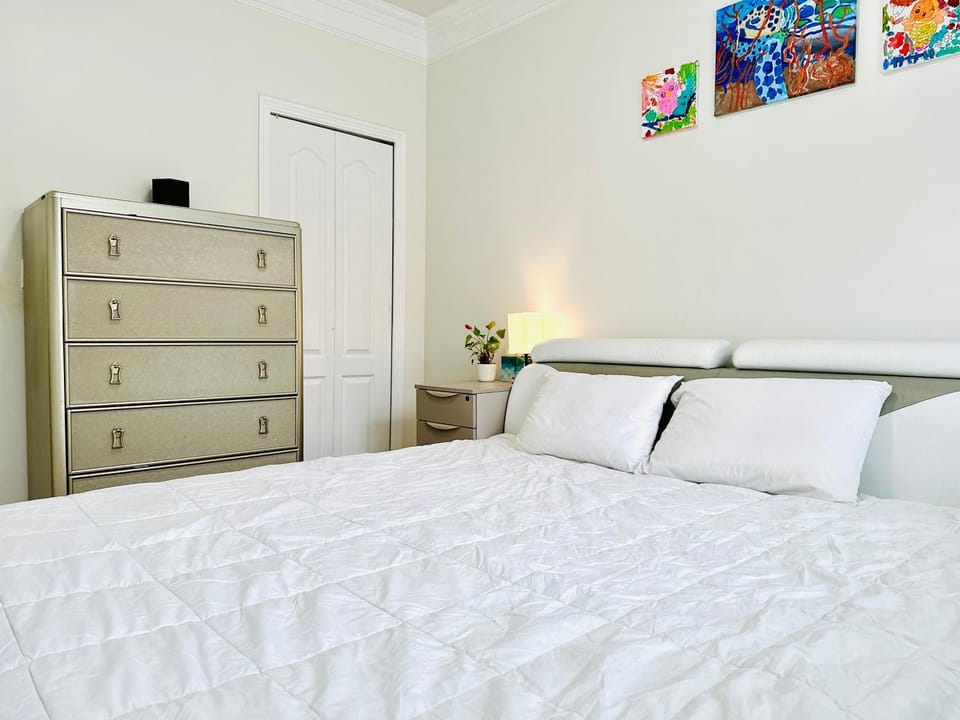 3BR 2BA near Renfrew Station - Free Parking - Pets Free Vacation rental in Vancouver